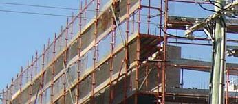 Guidelines on safely dismantling scaffolding with clamp.