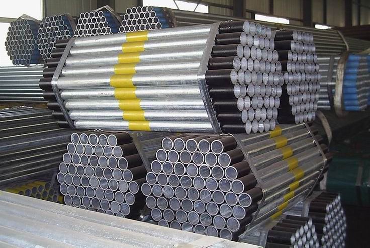 What are requirements for scaffolding tubes and accessories